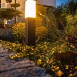 iluminación en el jardín